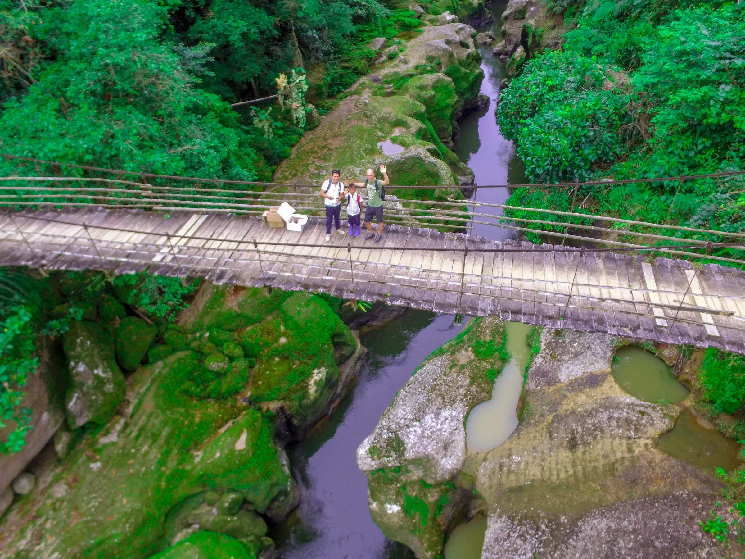 Puente colgante sobre el cañón del Mandiyaco