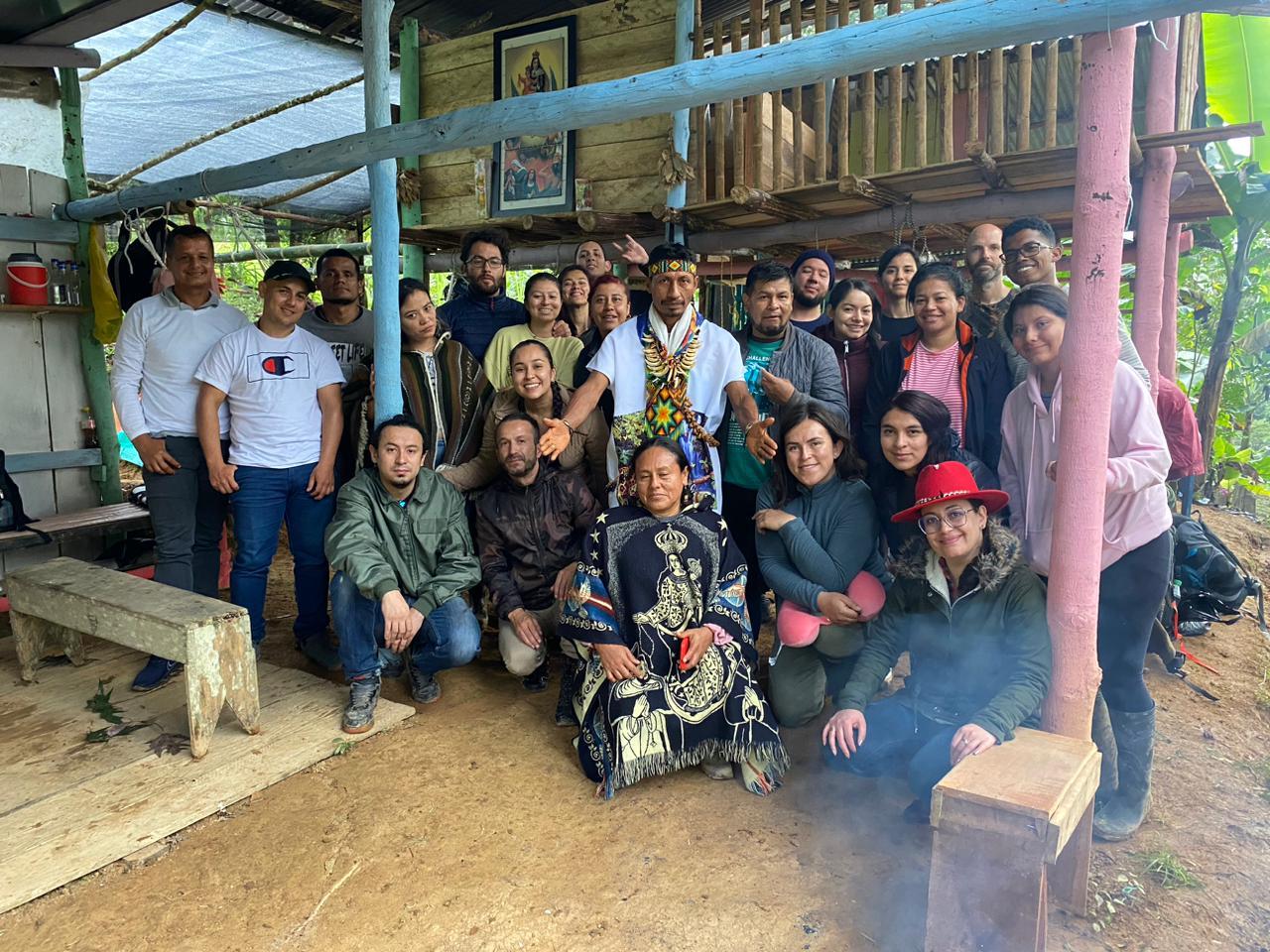 Encuentro de grupo alrededor del fuego